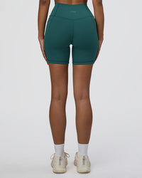 Woman wearing Fusion High-Rise 6" Short Pockets - Transformative Teal | Model:Jordan | Size:S | Thumbnail Index: 4