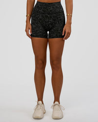 Woman wearing Fusion Icon Ultra High-Rise 4" Short Pockets - Energy Print Black | Model:Amity | Size:S | Thumbnail Index: 5