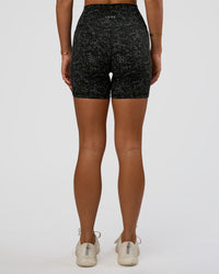 Woman wearing Fusion Icon Ultra High-Rise 6" Short Pockets - Energy Print Black | Model:Amity | Size:S | Thumbnail Index: 3