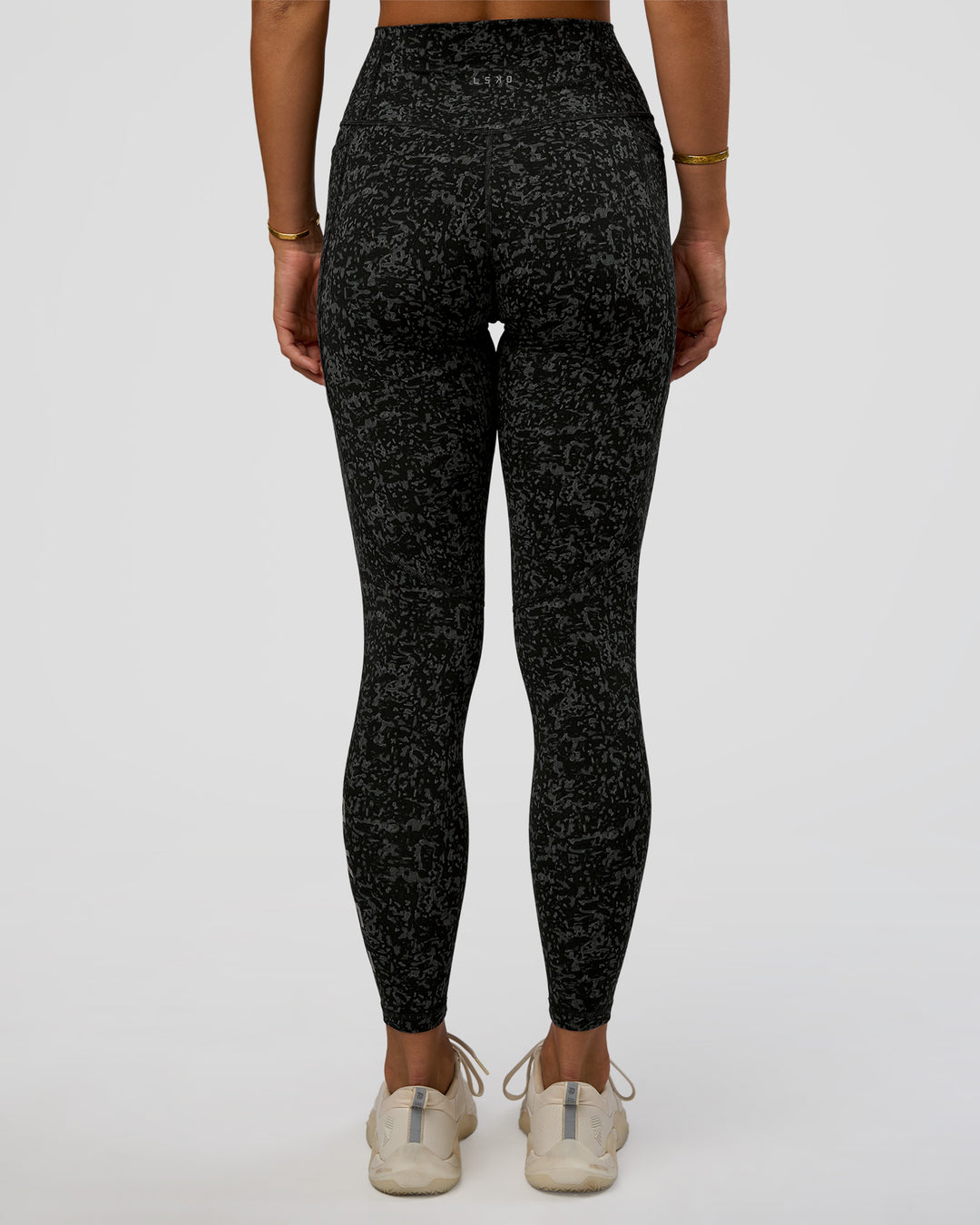 Woman wearing Fusion Icon Ultra High-Rise Full Length Legging Pockets - Energy Print Black-Reflective | Model:Amity | Size:S - view 4