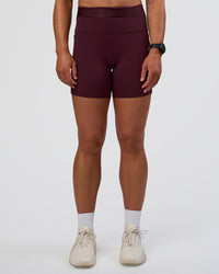 Woman wearing Fusion Jacquard High-Rise 6" Short Pockets - Cherry Lacquer | Model:Sav | Size:S | Thumbnail Index: 8