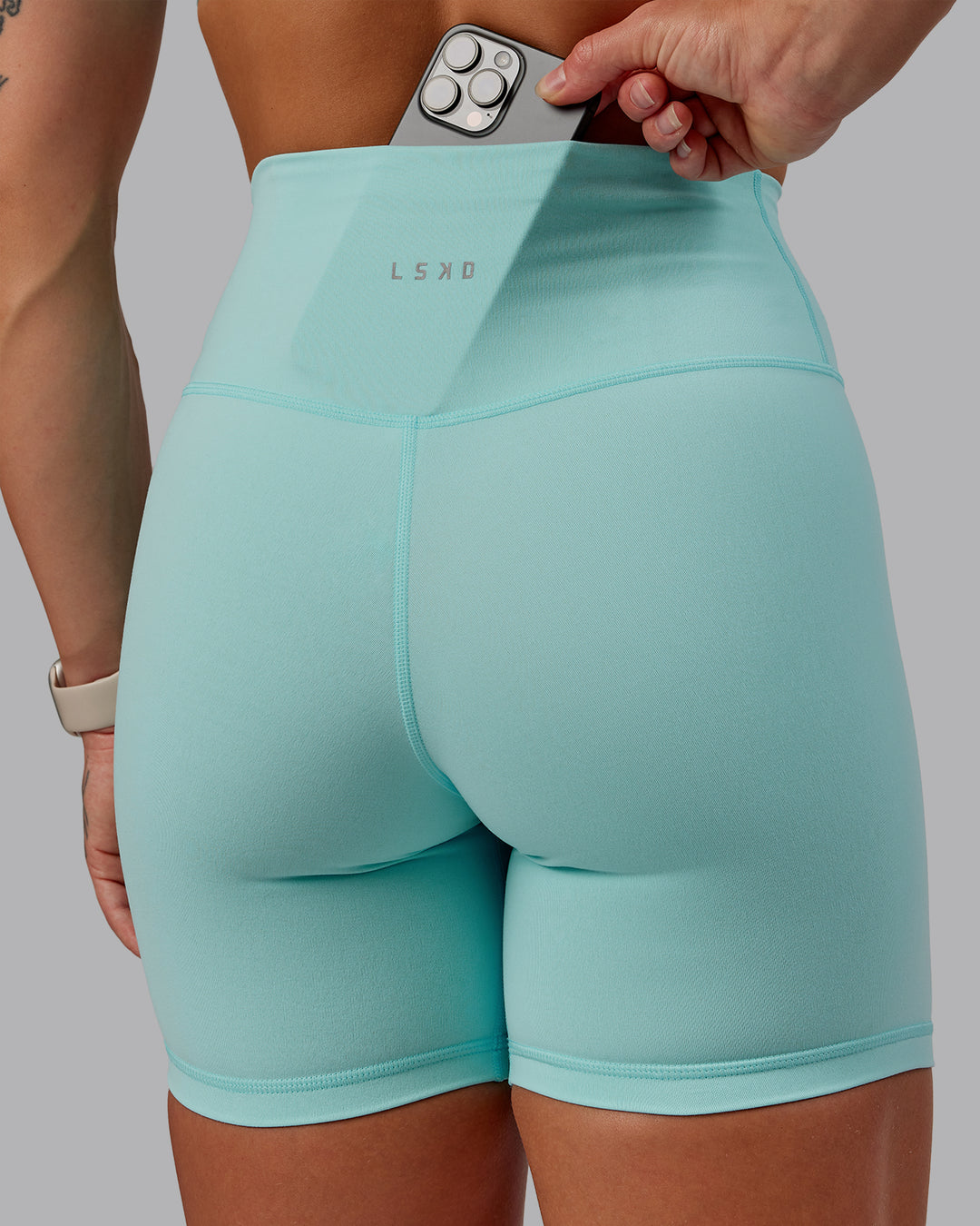 Woman wearing Fusion Ultra High-Rise 6" Short - Island Paradise | Model:Amber | Size:S - view 6