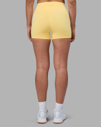Woman wearing Fusion Ultra High-Rise 4" Short Pockets - Lemon | Model:Sophie | Size:S | Thumbnail Index: 3