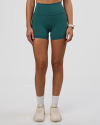 Woman wearing Fusion Ultra High-Rise 4" Short Pockets - Transformative Teal | Set:true | Angle:front | Model:Myrte | Size:S | Thumbnail Index: 6