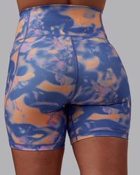 Woman wearing Fusion Ultra High-Rise 6" Short Pockets - Apricot Mist | Model:Charlize | Size:S | Thumbnail Index: 9