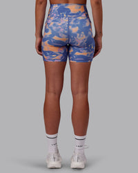 Woman wearing Fusion Ultra High-Rise 6" Short Pockets - Apricot Mist | Set:true | Angle:back | Model:Charlize | Size:S | Thumbnail Index: 2