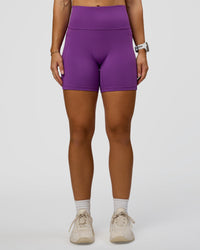Woman wearing Fusion Ultra High-Rise 6" Short Pockets - Fresh Purple | Set:true | Angle:front | Model:Summer | Size:S | Thumbnail Index: 5