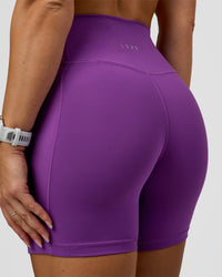 Woman wearing Fusion Ultra High-Rise 6" Short Pockets - Fresh Purple | Model:Summer | Size:S | Thumbnail Index: 6