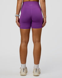 Woman wearing Fusion Ultra High-Rise 6" Short Pockets - Fresh Purple | Set:true | Angle:back | Model:Summer | Size:S | Thumbnail Index: 3