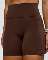 Woman wearing Fusion Ultra High-Rise 6" Short Pockets - Hot Chocolate | Model:Summer | Size:S | Thumbnail Index: 5