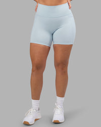 Woman wearing Fusion Ultra High-Rise 6" Short Pockets - Skyride| Model:Robyn | Size:S | Thumbnail Index: 1