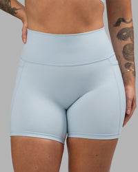 Woman wearing Fusion Ultra High-Rise 6" Short Pockets - Skyride| Model:Robyn | Size:S | Thumbnail Index: 4