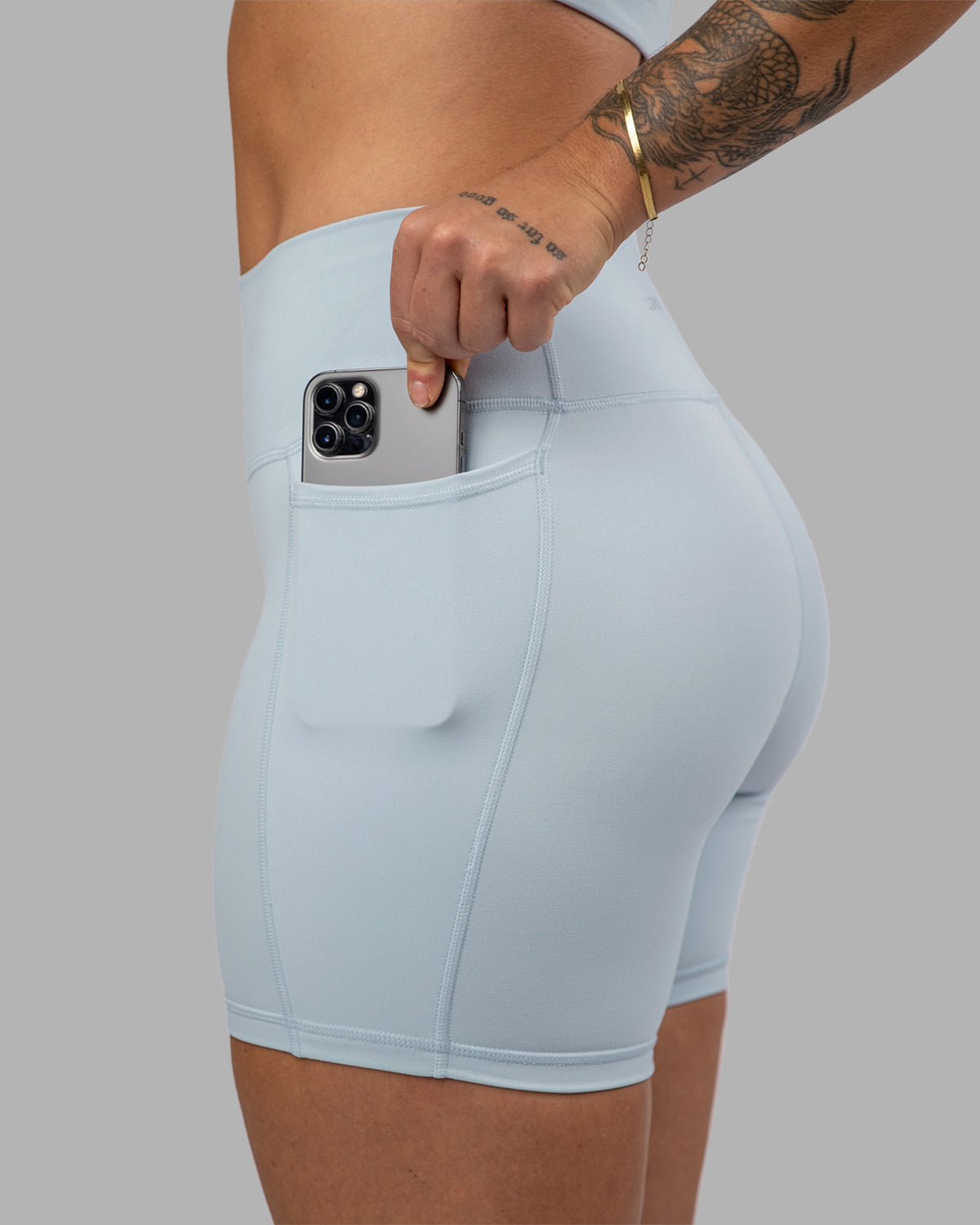 Woman wearing Fusion Ultra High-Rise 6" Short Pockets - Skyride| Model:Robyn | Size:S