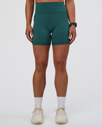 Woman wearing Fusion Ultra High-Rise 6" Short Pockets - Transformative Teal | Set:true | Angle:front | Model:Sav | Size:S | Thumbnail Index: 2