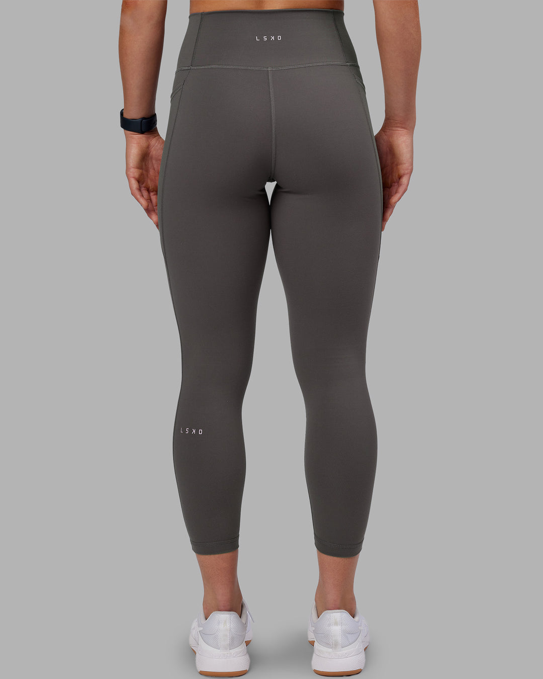 Woman wearing Fusion Ultra High-Rise 7/8 Legging Pockets - Dark Storm | Model:Keisha | Size:S - view 4
