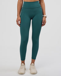 Woman wearing Fusion Ultra High-Rise 7/8 Legging Pockets - Transformative Teal | Model:Myrte | Size:S | Thumbnail Index: 0