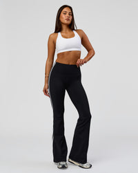 Woman wearing Fusion V-Contour Bind High-Rise Flared Legging - Black-white | Model:Bianca | Size:S | Thumbnail Index: 2