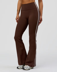 Woman wearing Fusion V-Contour Bind High-Rise Flared Legging - Hot Chocolate-white | Model:Bianca | Size:S | Thumbnail Index: 7
