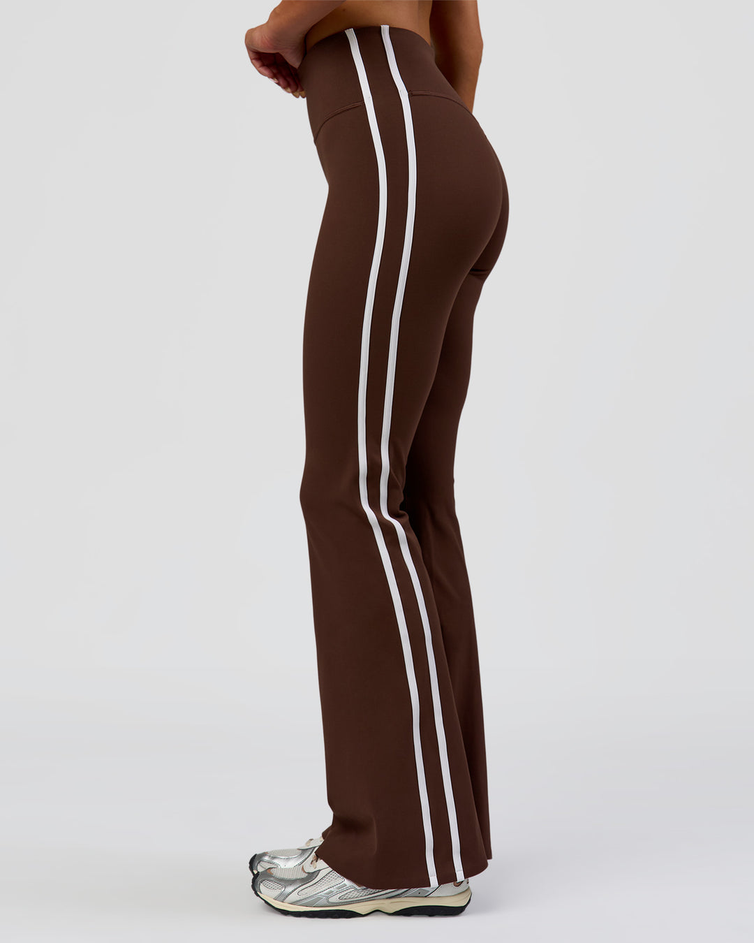 Woman wearing Fusion V-Contour Bind High-Rise Flared Legging - Hot Chocolate-white | Model:Bianca | Size:S - view 7