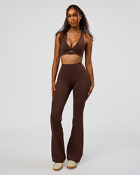 Woman wearing Woman wearing Fusion V-Contour High-Rise Flared Legging Pockets - Hot Chocolate | Model:Jordan | Size:S | Thumbnail Index: 6