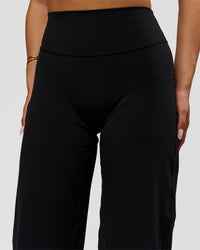 Woman wearing Fusion V-Contour High-Rise Pant - Black | Model:Bianca | Size:S | Thumbnail Index: 7