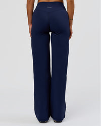 Woman wearing Fusion V-Contour High-Rise Pant - Future Navy | Model:Bianca | Size:S | Thumbnail Index: 3