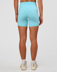 Woman wearing Fusion V-Contour Ultra High-Rise 6" Short Pockets - Baltic Sea | Model:Emelia | Size:S | Thumbnail Index: 2