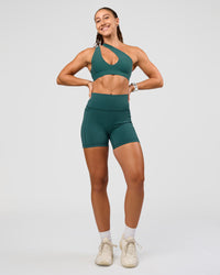 Woman wearing Fusion V-Contour Ultra High-Rise 4” Short Pockets - Transformative Teal | Model:Summer | Size:S | Thumbnail Index: 4
