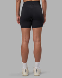 Woman wearing Fusion V-Contour Ultra High-Rise 6" Short Pockets - Black | Model:Charlize | Size:S | Thumbnail Index: 10