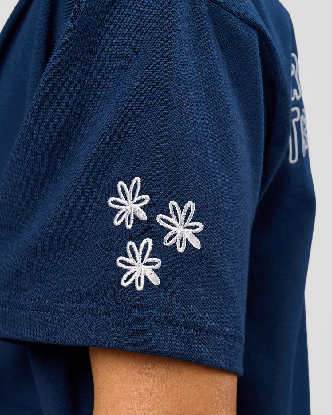 Woman wearing GG Heavyweight Oversized Tee - Future Navy | Model:Grace | Size:S - view 3