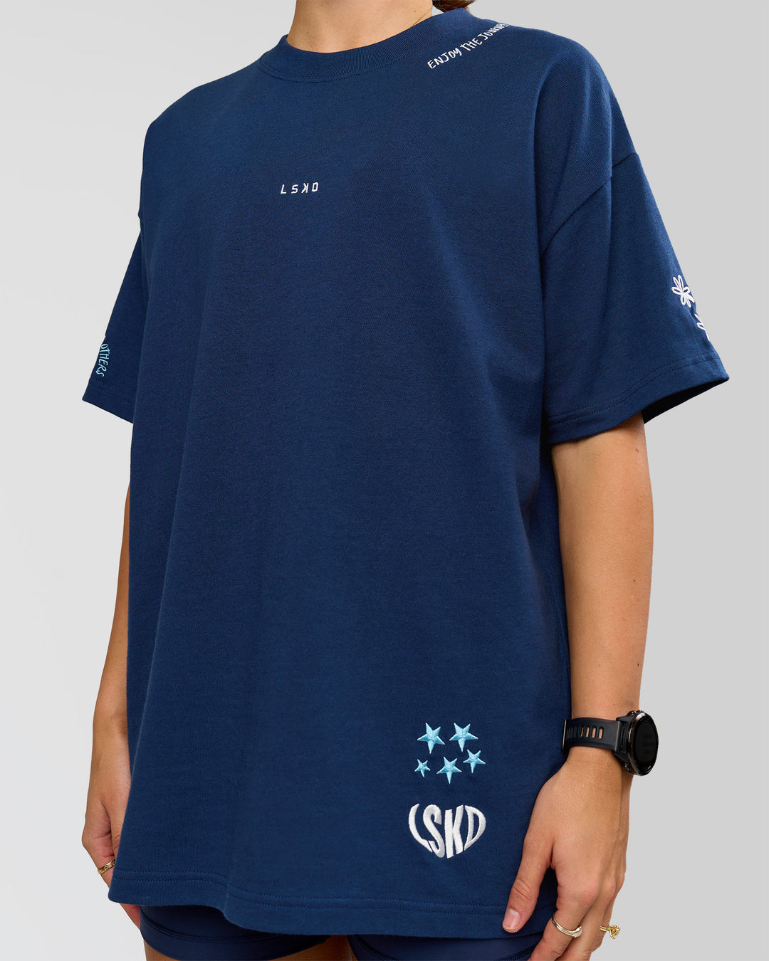 Woman wearing GG Heavyweight Oversized Tee - Future Navy | Model:Grace | Size:S - view 8