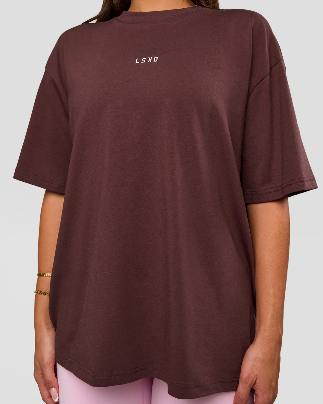 Woman wearing Go-To FLXCotton Oversized Tee - Cocoa Powder-White | Model:Bianca | Size:S - view 4