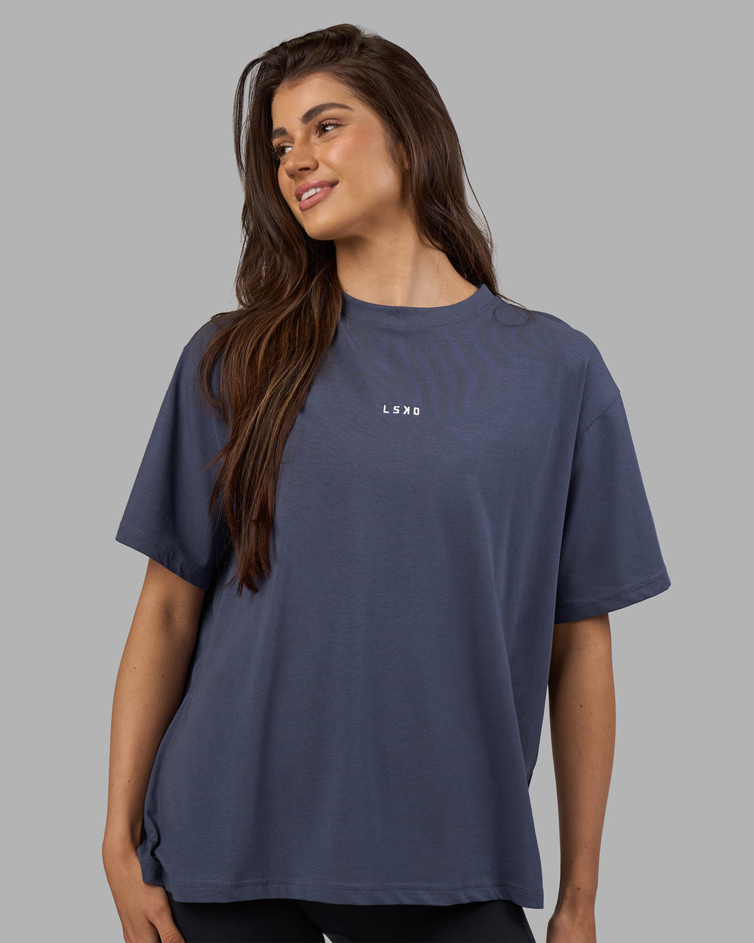 Woman wearing Go-To FLXCotton Oversized Tee - Night Shadow-White | Model:Phoebe | Size:S - view 4