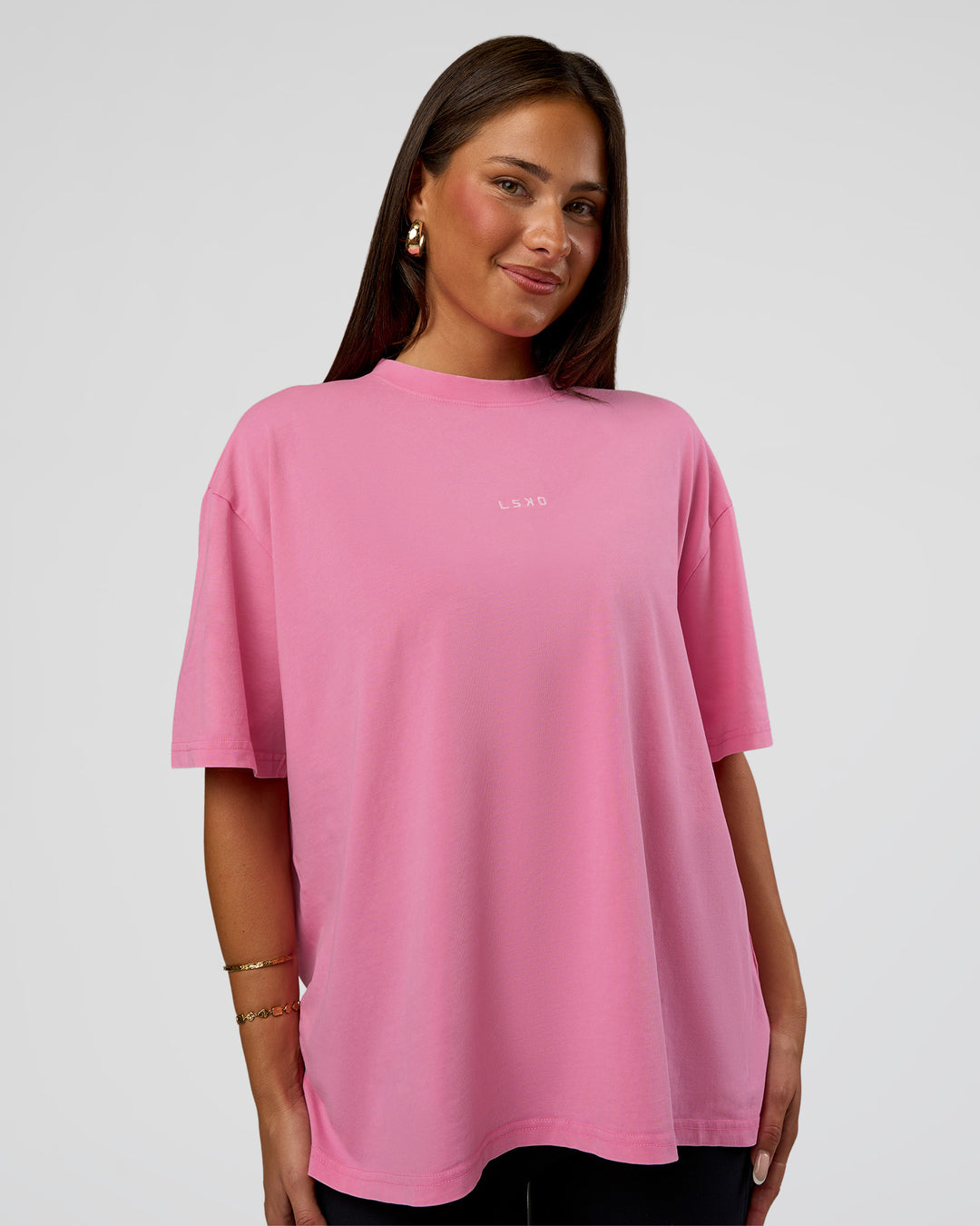 Woman wearing Go-To FLXCotton Oversized Tee - Sugar Plum Washed | Model:Bianca | Size:S - view 3