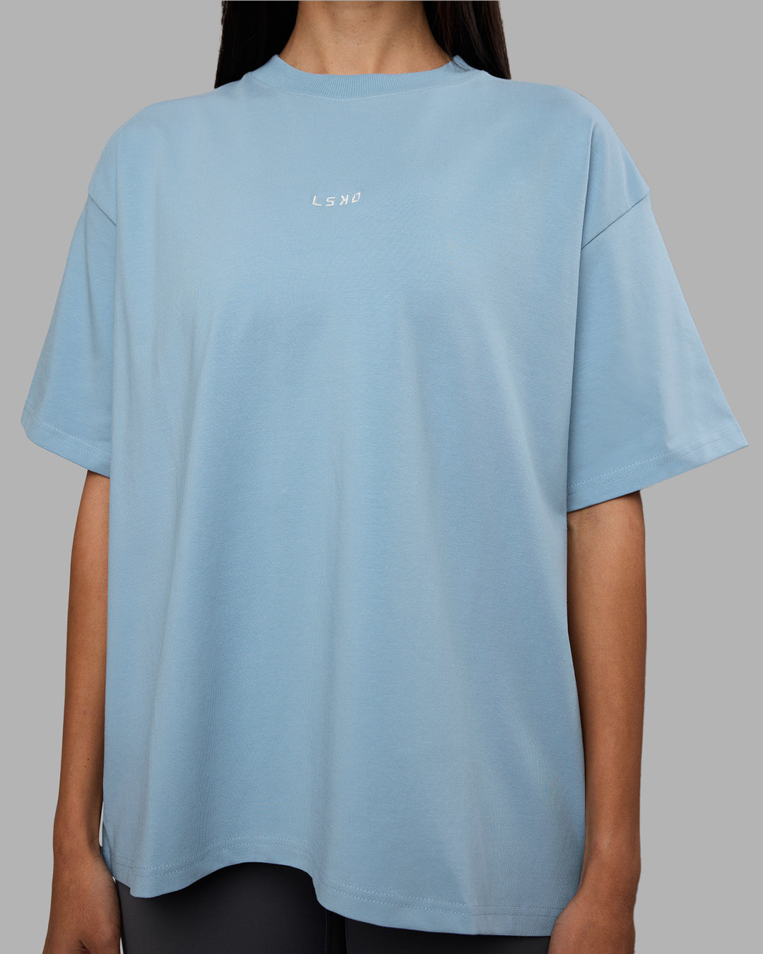 Woman wearing Go-To Heavyweight Oversized Tee - Glacier Lake | Model:Rhiley | Size:S - view 4