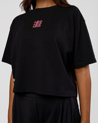 Woman wearing Go-To Heavyweight Reflective Skimmer Tee - Black-Reflective | Model:Kirstyn | Size:S | Thumbnail Index: 6