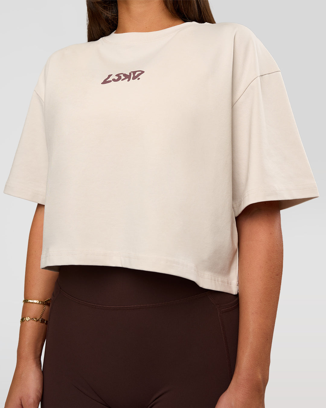 Woman wearing Go-To Heavyweight Street Tee - Clay-Cocoa Powder | Model:Bianca | Size:S - view 5