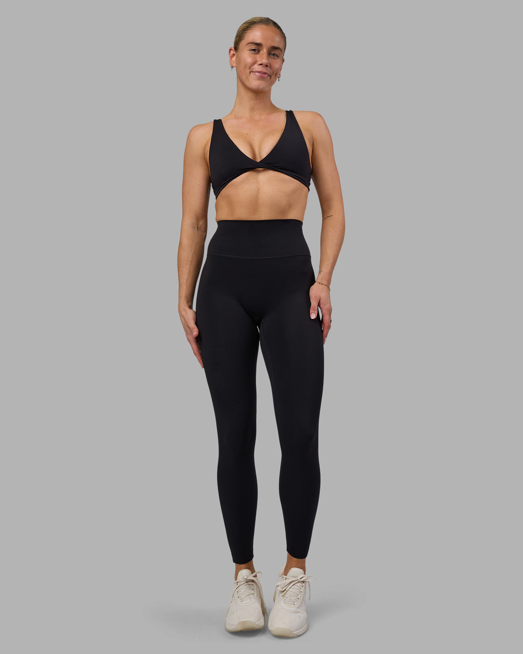 Woman wearing Impulse Reversible Sports Bra - Black | Model:Hannah | Size:S - view 7