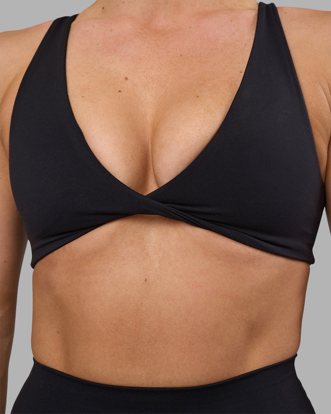 Woman wearing Impulse Reversible Sports Bra - Black | Model:Hannah | Size:S - view 8
