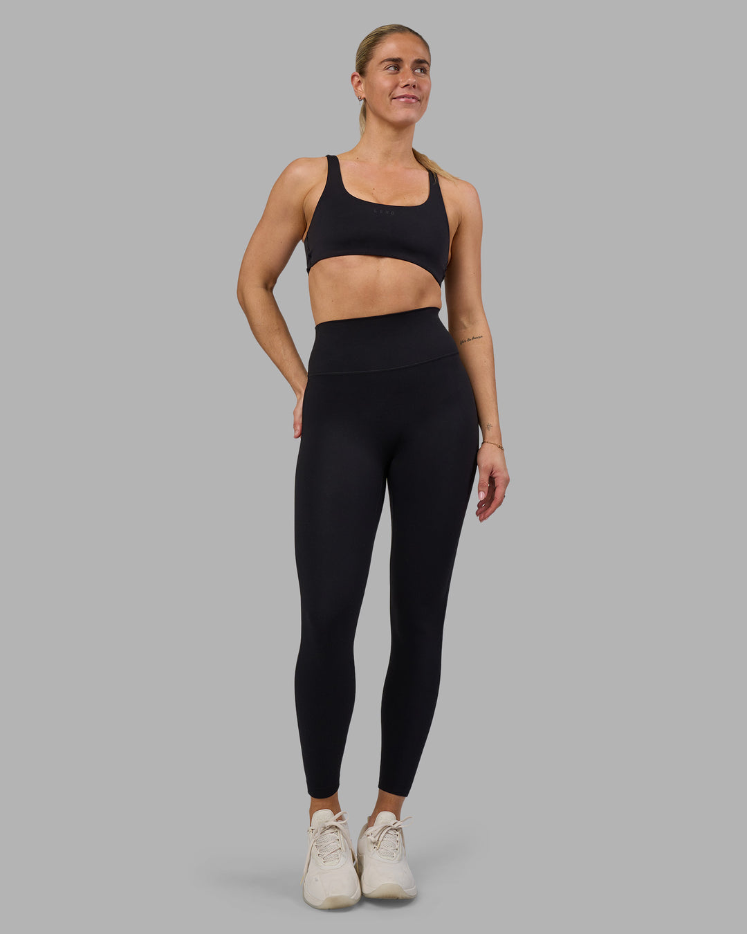 Woman wearing Impulse Reversible Sports Bra - Black | Model:Hannah | Size:S - view 9