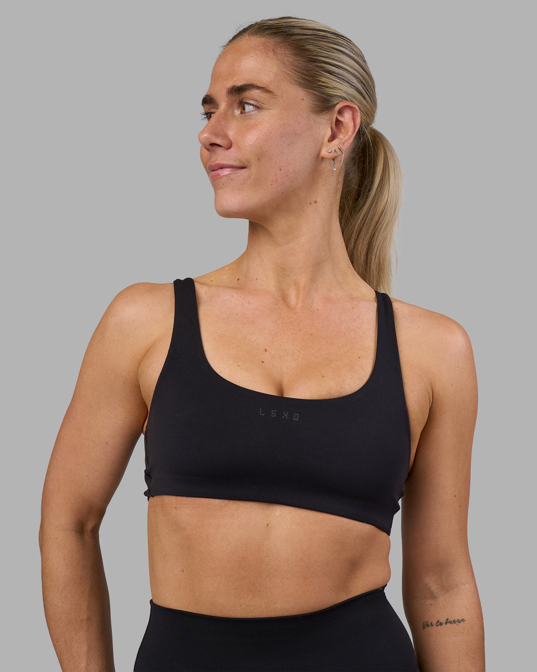 Woman wearing Impulse Reversible Sports Bra - Black | Model:Hannah | Size:S - view 1