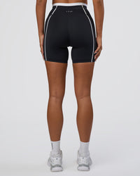 Woman wearing Liberate Contrast High-Rise 6" Short Pockets - Black-White | Model:Bianca | Size:S | Thumbnail Index: 3