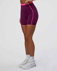 Woman wearing Liberate Contrast High-Rise 6" Short Pockets - Plum Caspia-Ultra Pink | Model:Bianca | Size:S | Thumbnail Index: 5