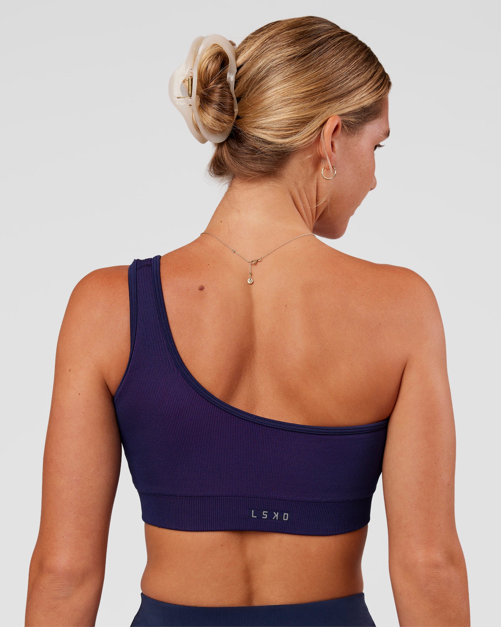 Woman wearing Lively Seamless Ribbed Sports Bra - Future Navy-Ultra Fuchsia | Model:Amity | Size:S