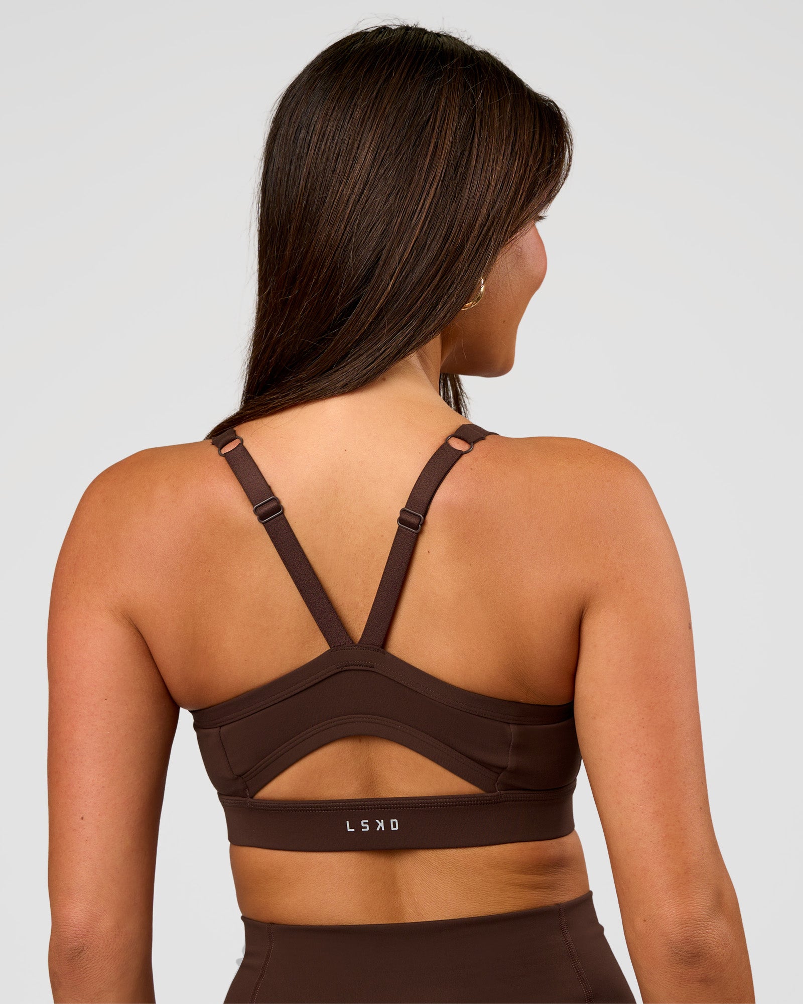 Woman wearing Momentum Sports Bra D/DD/E - Hot Chocolate | Model:Bianca | Size:S