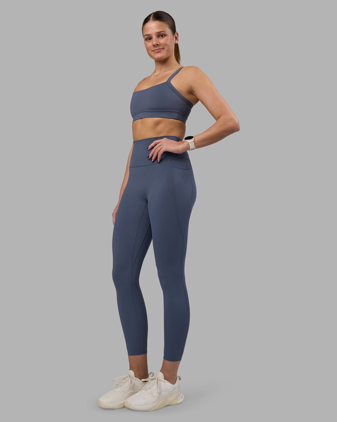 Woman wearing Momentum Sports Bra - Night Shadow | Model:Phoebe | Size:S - view 3