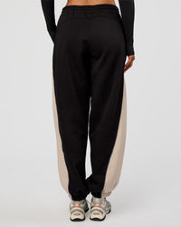 Woman wearing Power Play Stitch Up Fleece Sweat Pant - Black-Shale Beige | Model:Bianca | Size:S | Thumbnail Index: 4
