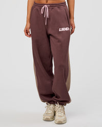 Woman wearing Power Play Stitch Up Fleece Sweat Pant - Cocoa Powder-Marshmallow | Model:Bianca | Size:S | Thumbnail Index: 5