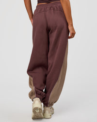 Woman wearing Power Play Stitch Up Fleece Sweat Pant - Cocoa Powder-Marshmallow | Model:Bianca | Size:S | Thumbnail Index: 3