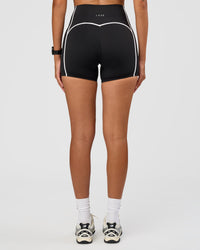 Woman wearing Power Ultra High-Rise 4" Short Pockets - Black | Model:Rhiley | Size:S | Thumbnail Index: 8
